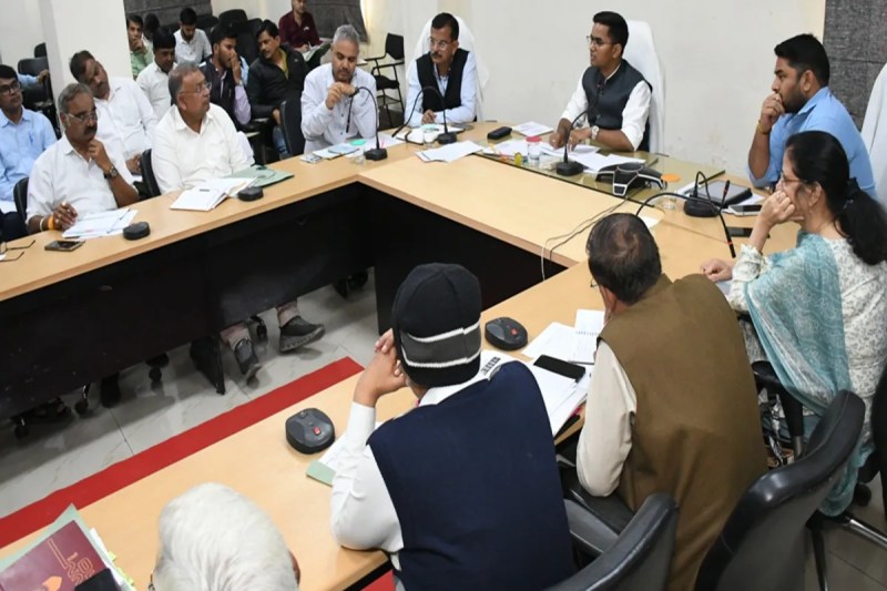 CG News: कर्मचारी से वकील ने की बदसलूकी, मंत्री पर रिश्वत का आरोप, तहसीलदार को दी गाली