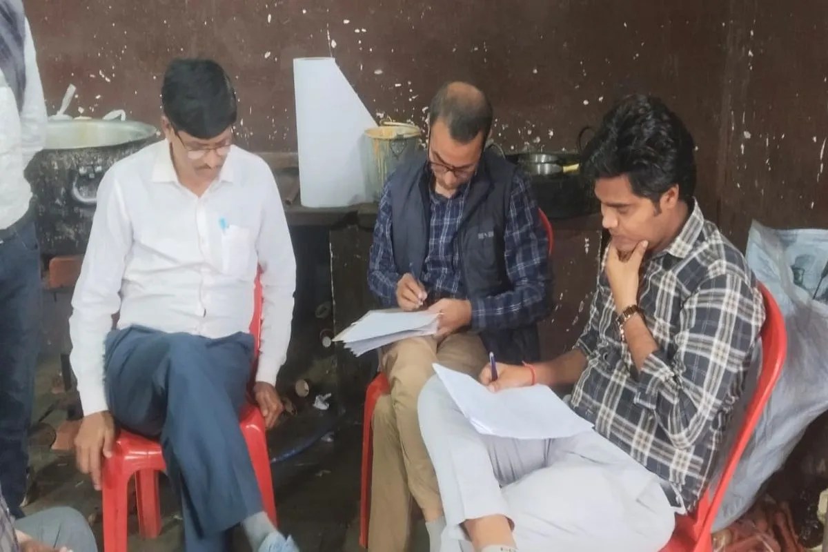 मैरिज होम से 9 एलपीजी सिलेंडर किए जप्त, रसद विभाग ने की कार्रवाई 9 LPG cylinders seized from marriage home, action taken by Logistics Department