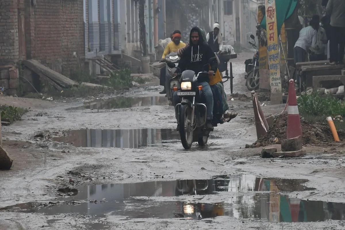 चार साल...अनगिनत विरोध प्रदर्शन, दर्जनों ज्ञापन... समस्या जस की तस Four years...countless protests, dozens of memorandums...the problem remains the same