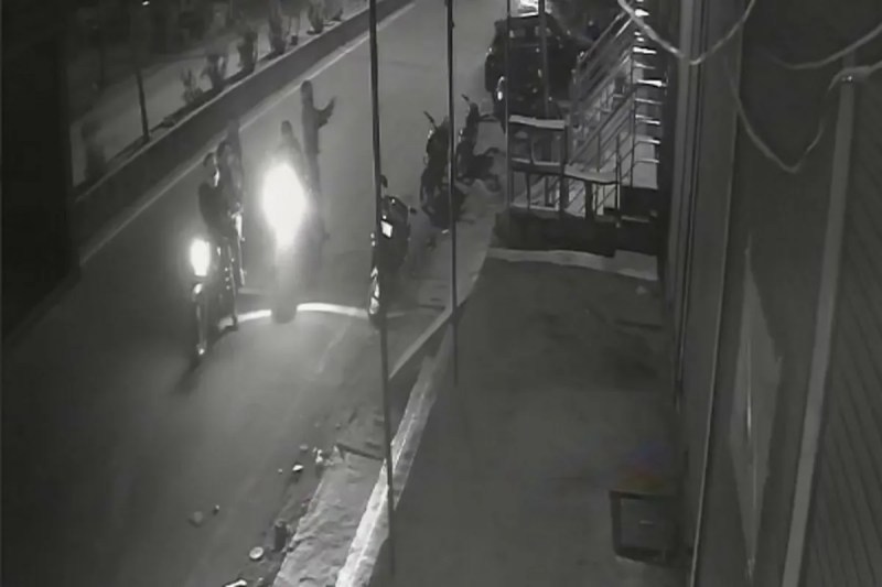 पॉश कॉलोनी आनंद नगर में दहशत, फायरिंग से पहले शराबखोरी; दो आरोपी गिरफ्तार