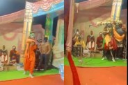 रामलीला मंचन फोटो सोर्स वायरल वीडियो