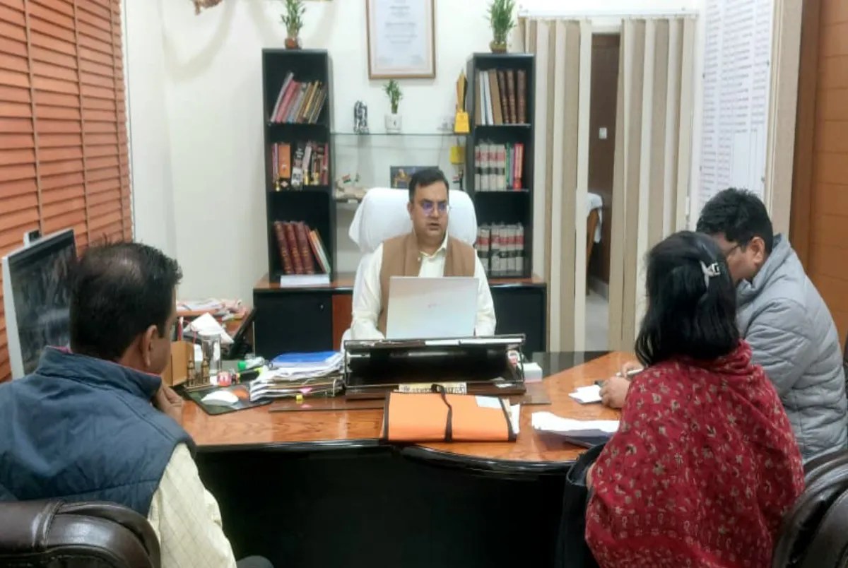 डीएम बहराइच फाइल फोटो x अकाउंट