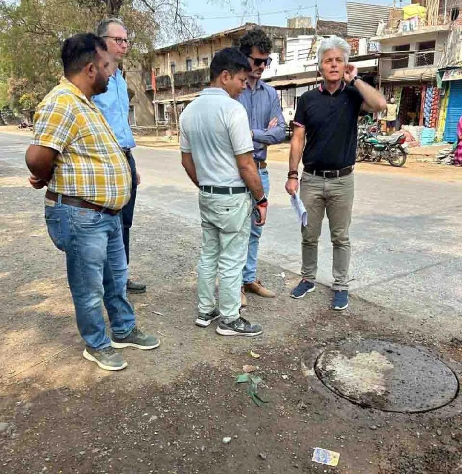 जर्मन विकास बैंक का दो सदस्यीय प्रतिनिधि मंडल नरसिंहपुर पहुंचा। जिनके साथ भोपाल से आए तीन सदस्य भी शामिल रहे। टीम ने सीवरेज परियोजना का निरीक्षण किया।