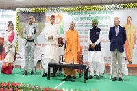 सीएम योगी का बड़ा ऐलान: 2.51 लाख किसानों और 3,500 परिवारों को 460 करोड़ रुपये सीधे खाते में (फोटो सोर्स : Ritesh Singh )