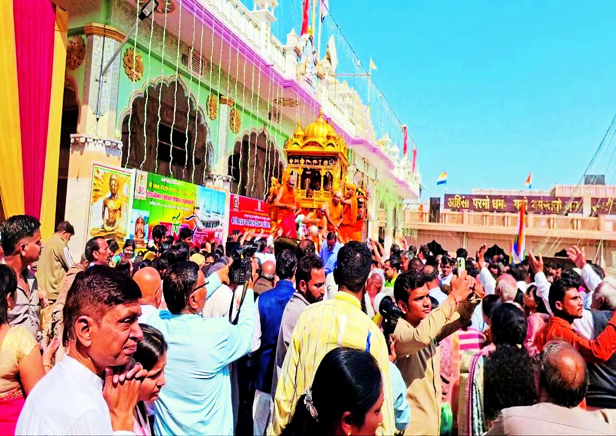 तिजारा में भगवान चन्द्रप्रभ की निर्वाण तिथि पर स्वर्ण रथयात्रा निकाली…. देखें वीडियो ….