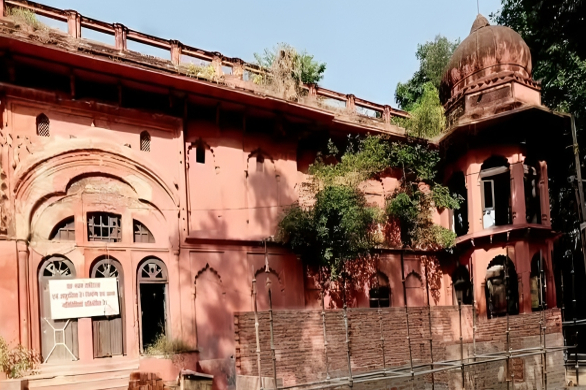 LU Students: मस्जिद बंद, लाल बारादरी के बाहर नमाज़; हिन्दू छात्रों ने बनाई सुरक्षा घेराबंदी Lucknow University