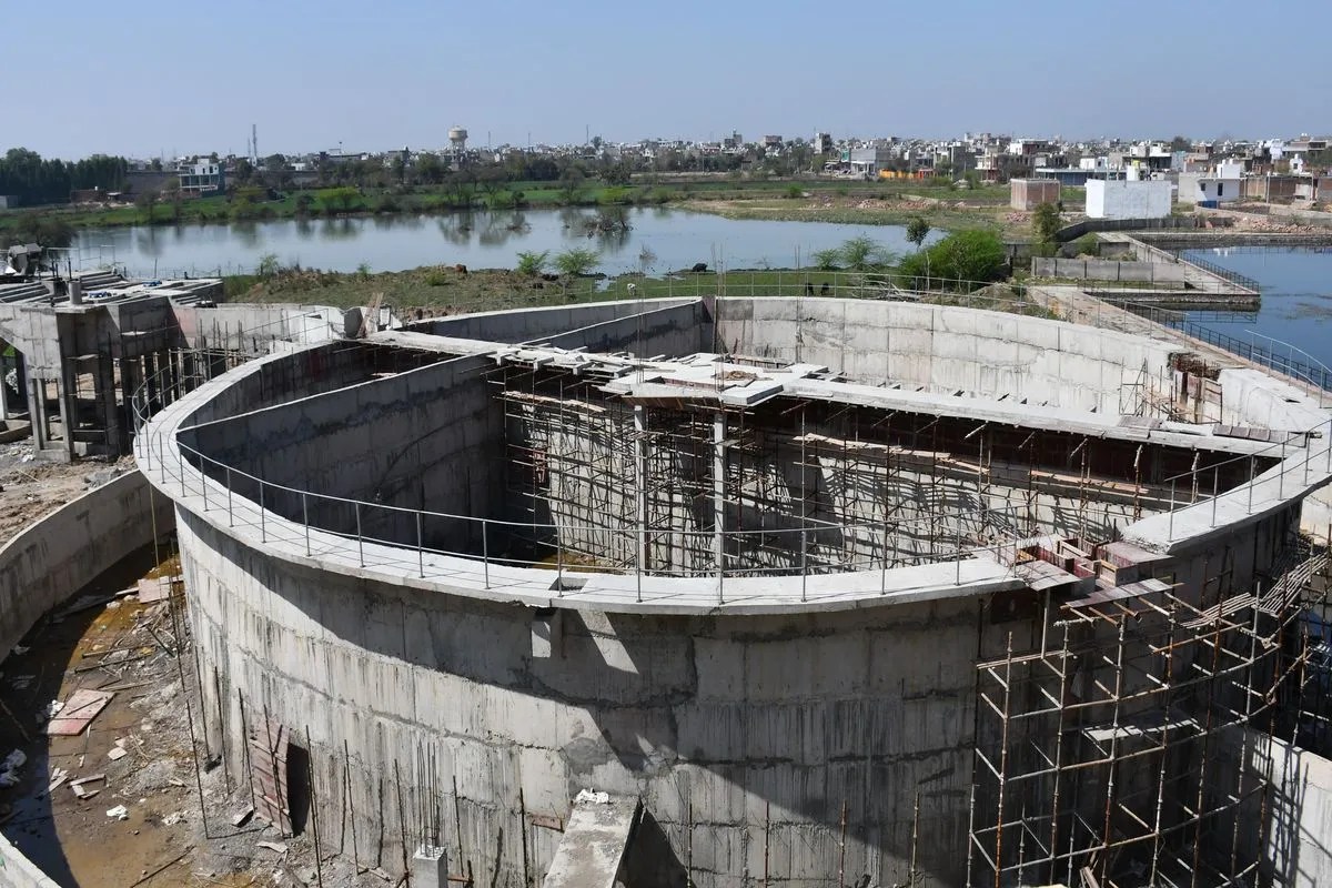 दो साल बाद भी अधर में एसटीपी प्लांट, पंप ही सहारा Two years later, the STP plant remains in limbo, with the pump as its sole support