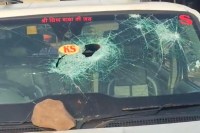 गाड़ी के आगे बाइक लगाने पर झगड़ा, दो युवको से मारपीट Quarrel over parking a bike in front of a vehicle, two youths beaten up