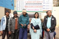 कलेक्टर रुचिका चौहान और परिजनों के साथ पप्पू