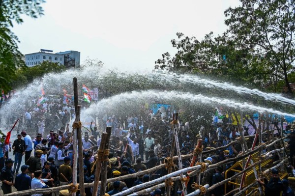 Demo by congress at vidhansabha