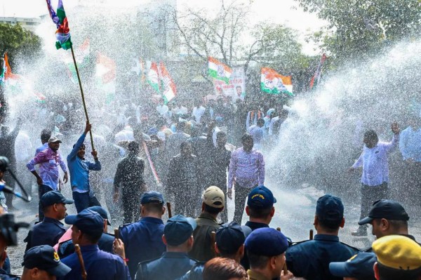 Demo by congress at vidhansabha