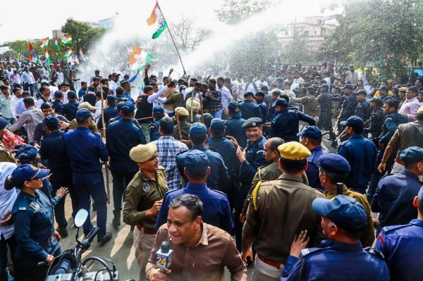 Demo by congress at vidhansabha