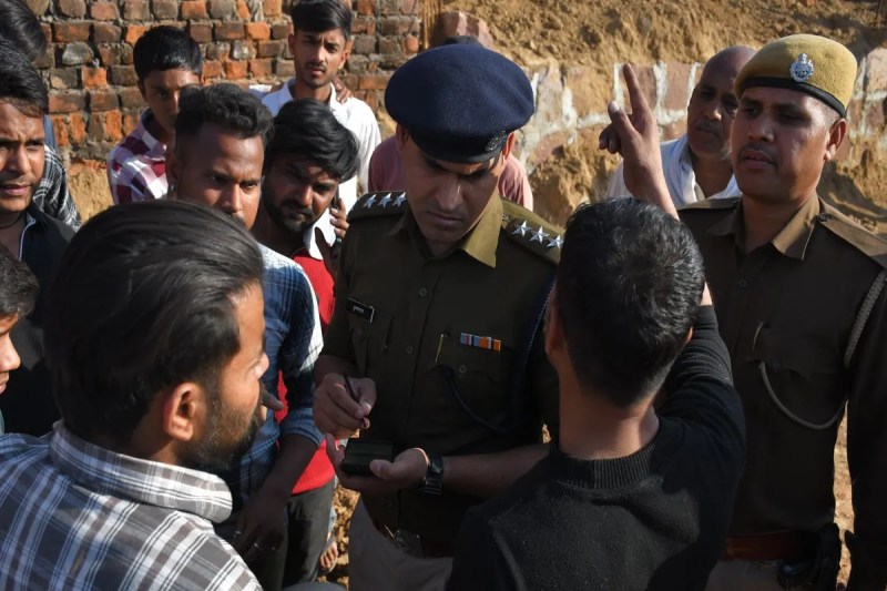 मिट्टी से भरे ट्रैक्टर ट्रॉली ने मासूम को कुचला, मौत An innocent child was crushed to death by a tractor trolley filled with soil