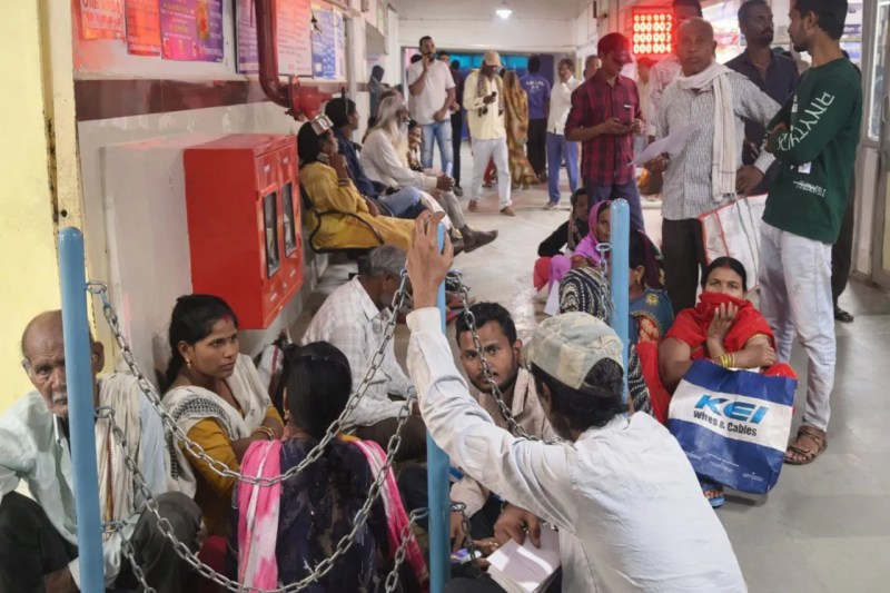 Doctors do not reach the district hospital on time.