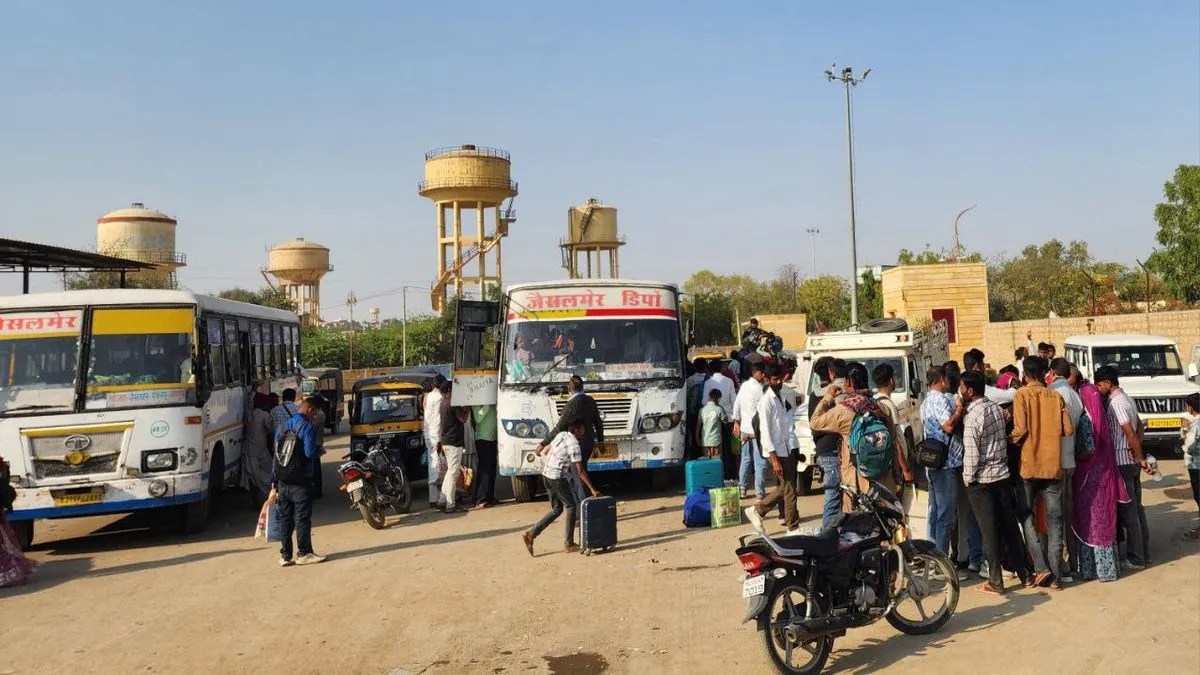 Video: निजी बस ऑपरेटरों की हड़ताल से बसों के थमे पहिये, यात्री हुए परेशान