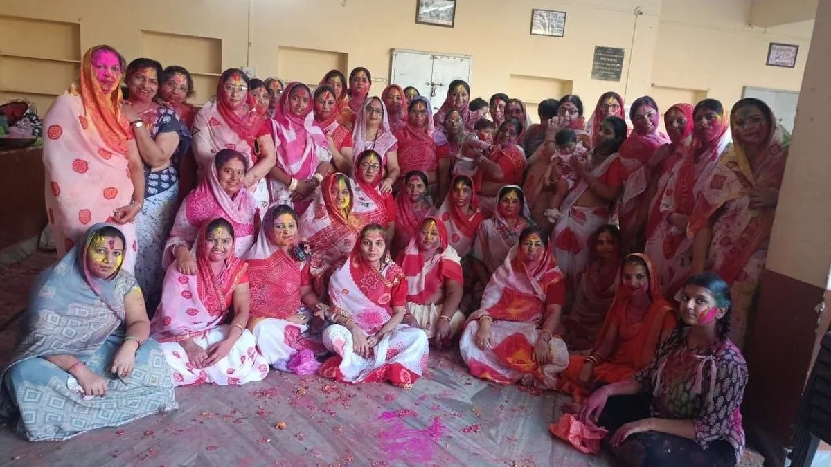 Video: मनाया फागोत्सव, गुलाल और फूलों से खेली होली