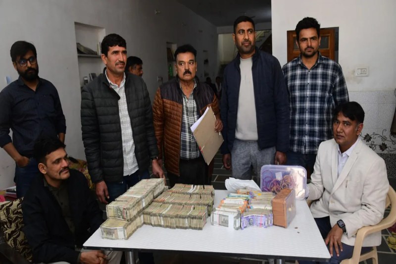 ACB, ACB action, ACB action in Bikaner, ACB raid in Bikaner, ACB raid in Rajasthan, crorepati LDC, Bikaner news, एसीबी, एसीबी एक्शन, एसीबी एक्शन इन बीकानेर, एसीबी रेड इन बीकानेर, एसीबी रेड इन राजस्थान, करोड़पति एलडीसी, बीकानेर न्यूज