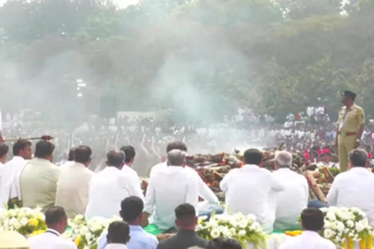 Gold chain worth Rs 30 lakh stolen during Ajit Pawar funeral