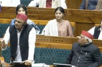 लोकसभा में राहुल गांधी के समर्थन में उतरे अखिलेश यादव