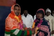 बागपत में थाने के बाहर हुई शादी