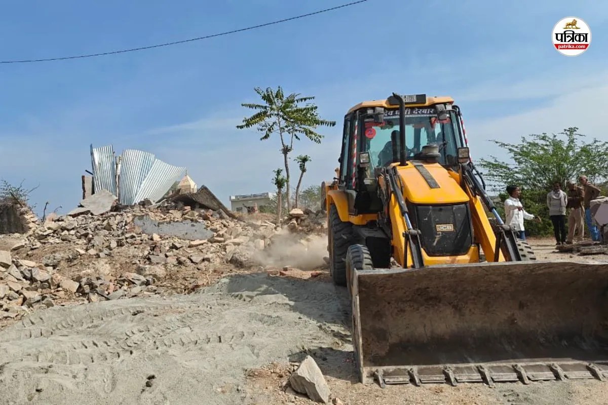 Bulldozer Action bhopal bada talab