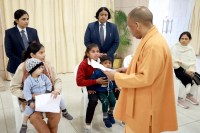 व्यस्त शासकीय कार्यक्रमों के बीच भी लोगों से मिले सीएम, जमीन विवाद, इलाज सहायता और जनसमस्याओं पर दिए त्वरित निर्देश (फोटो सोर्स : WhatsApp News Group)