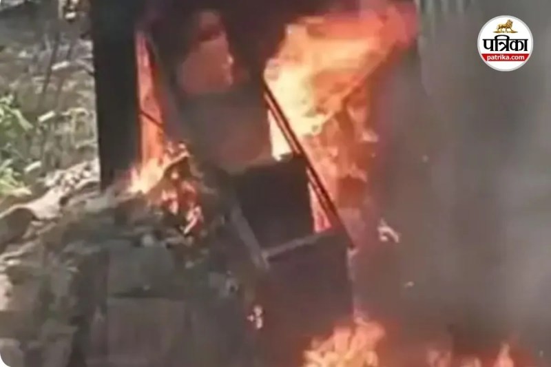 कपड़ा दुकान में आग (photo source- Patrika)