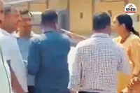 पीडीएस संचालक व कर्मचारी आपस में भिड़े (फोटो सोर्स- पत्रिका)