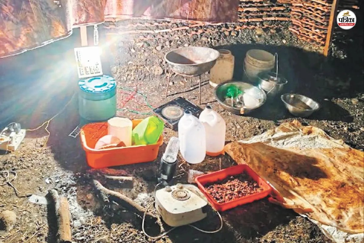 झोपड़ी में ड्रग फैक्टरी में मिला मिनी सेटअप, पत्रिका फोटो