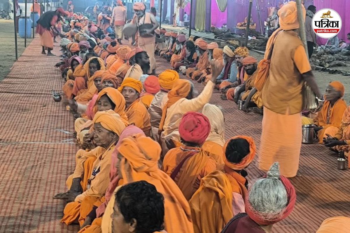 CG News: राजिम कुंभ में जूना अखाड़ा की पंगत, जयकारों से गूंजा पंडाल, देखें Video