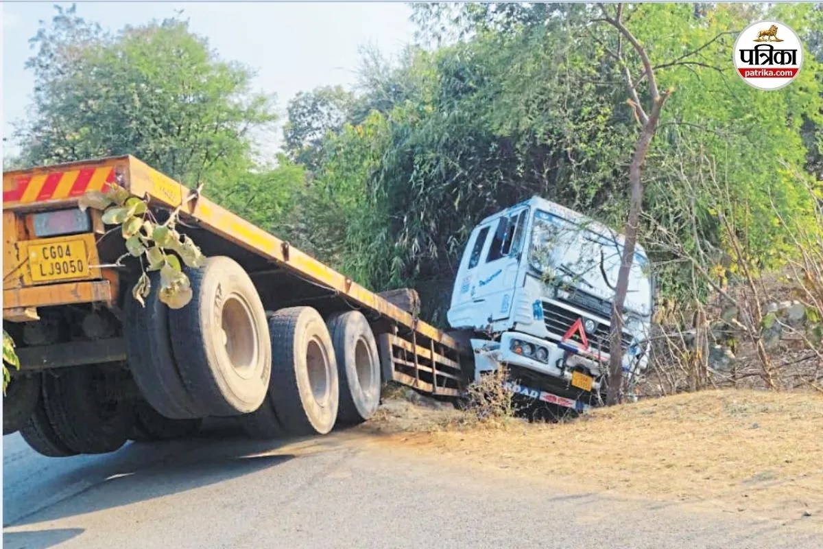 सड़क हादसे में पिता की मौत व पुत्र गंभीर (फोटो सोर्स- पत्रिका)