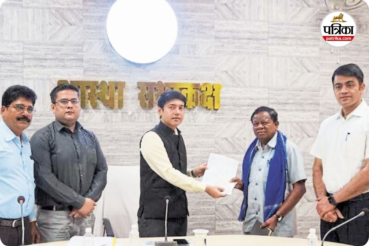 वोटर लिस्ट से 51 हजार 301 नाम बाहर (photo source- Patrika)