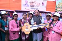 कोरिया महोत्सव में CM साय का बड़ा तोहफा! उज्ज्वला गैस, पिंक ई-रिक्शा और गार्बेज रिक्शा वितरण, देखें Photo(photo-DPR)