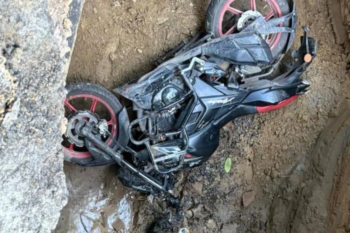 Delhi pothole accident