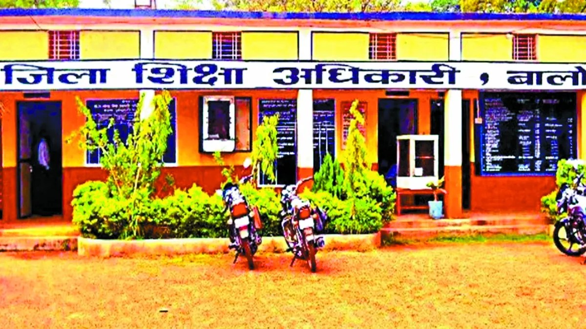 छत्तीसगढ़ माध्यमिक शिक्षा मंडल की होने वाली हाईस्कूल एवं हायर सेकंडरी परीक्षा वर्ष 2026 को लेकर जिला प्रशासन और शिक्षा विभाग ने नई पहल की है। बोर्ड परीक्षाओं में विद्यार्थियों की सहायता और उनके परीक्षा के तनाव को कम करने के लिए जिला स्तरीय हेल्पलाइन-2026 जारी की है।