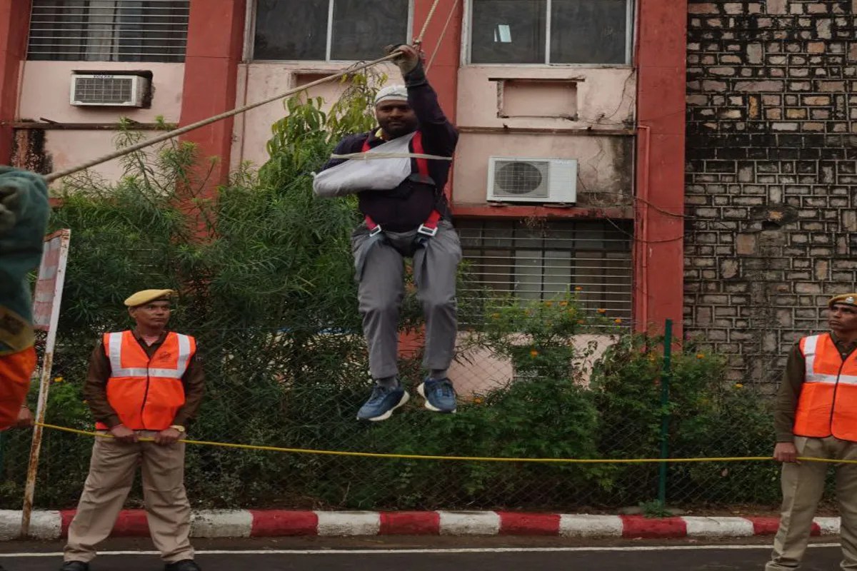 Earthquake in Dausa, Earthquake, Earthquake mock drill, Earthquake mock drill in Dausa, Earthquake mock drill in Rajasthan, Dausa news, Rajasthan news, दौसा में भूकंप, भूकंप, भूकंप मॉक ड्रिल, भूकंप मॉक ड्रिल इन दौसा, भूकंप मॉक ड्रिल इन राजस्थान, दौसा न्यूज, राजस्थान न्यूज