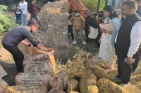 खाद्य सुरक्षा विभाग की बड़ी कार्रवाई: त्योहार से पहले मिलावटखोरों पर कड़ा प्रहार, भारी मात्रा में नकली मिठाई और खोया जब्त (Source: Police Media Cell)