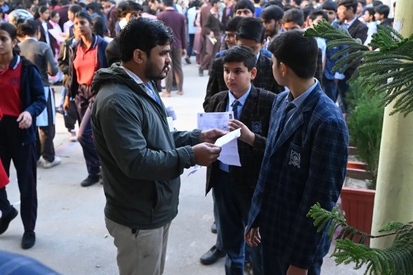 प्रदेशभर में कुल 19 लाख 90 हजार 57 परीक्षार्थियों में से 10 लाख 68 हजार 109 छात्र-छात्राएं कक्षा 10वीं तथा 9 लाख 10 हजार 9 विद्यार्थी कक्षा 12वीं की परीक्षा दे रहे हैं। इसके साथ ही वरिष्ठ उपाध्याय और प्रवेशिका पाठ्यक्रमों के हजारों अभ्यर्थी भी अपनी किस्मत आजमा रहे हैं।