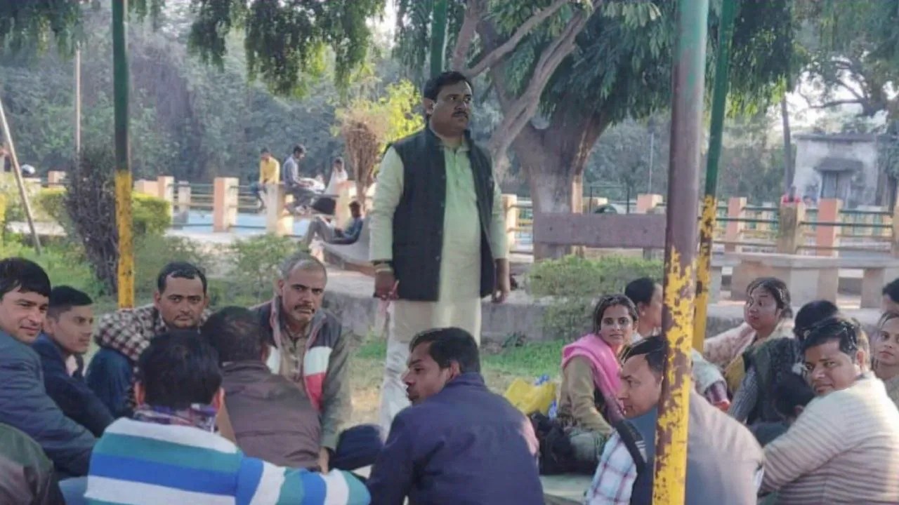 बैठक को संबोधित करते सचिव व जिला अध्यक्ष सुधाकर तिवारी, फोटो सोर्स- शिक्षा मित्र संघ