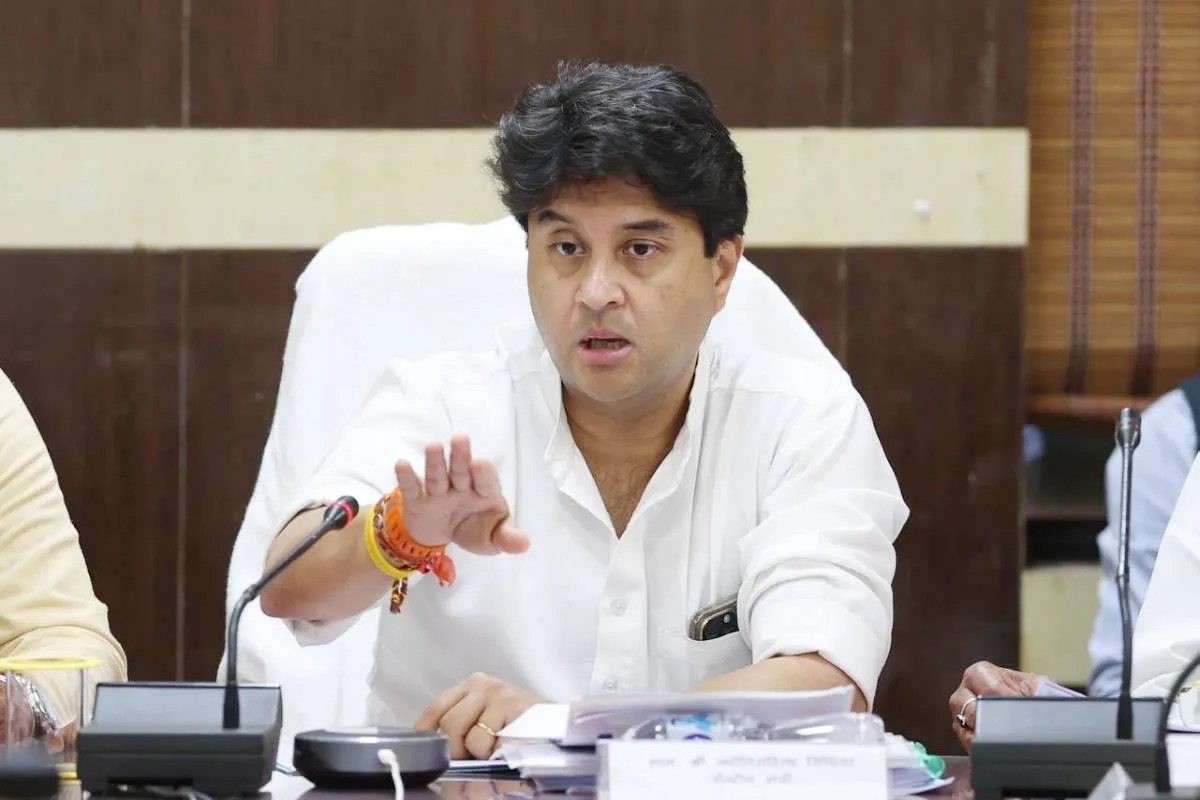 Jyotiraditya Scindia helps a youth quit chewing supari in exchange for house