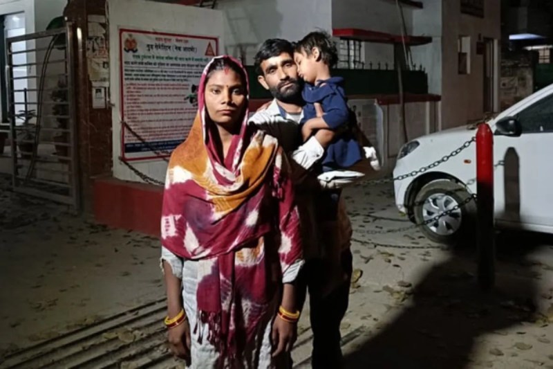 टॉफी का लालच देकर मासूम को बोरे में भरा