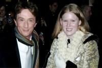 इंडस्ट्री से बेहद बड़ी खबर आई है। एक्टर मार्टिन शॉर्ट की बेटी ने आत्महत्या कर ली है। गोली चलने की आवाज सुनकर ही पड़ोसियों ने पुलिस को सूचना दी थी।