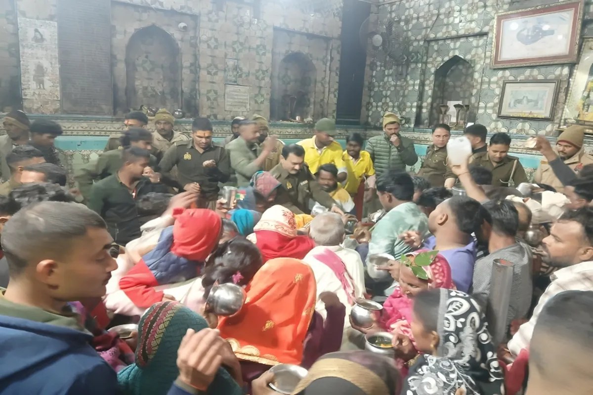 महाशिवरात्रि 2026: बाराबंकी के लोधेश्वर महादेवा धाम में उमड़ी आस्था की भीड़, कड़ी सुरक्षा व्यवस्था (फोटो सोर्स : WhatsApp News Group)