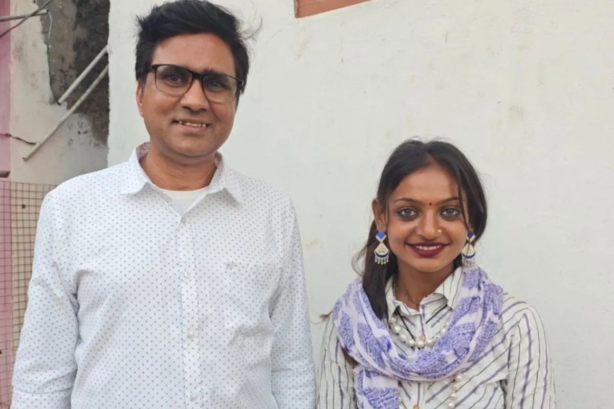 मोनालिसा जो महाकुंभ से चर्चा में आई थीं। अब एक एक्ट्रेस बन चुकी हैं। उनकी जल्द आने वाली फिल्म द डायरी ऑफ मणिपुर का ट्रेलर हुआ रिलीज है। जिसे लोग पसंद कर रहे हैं।