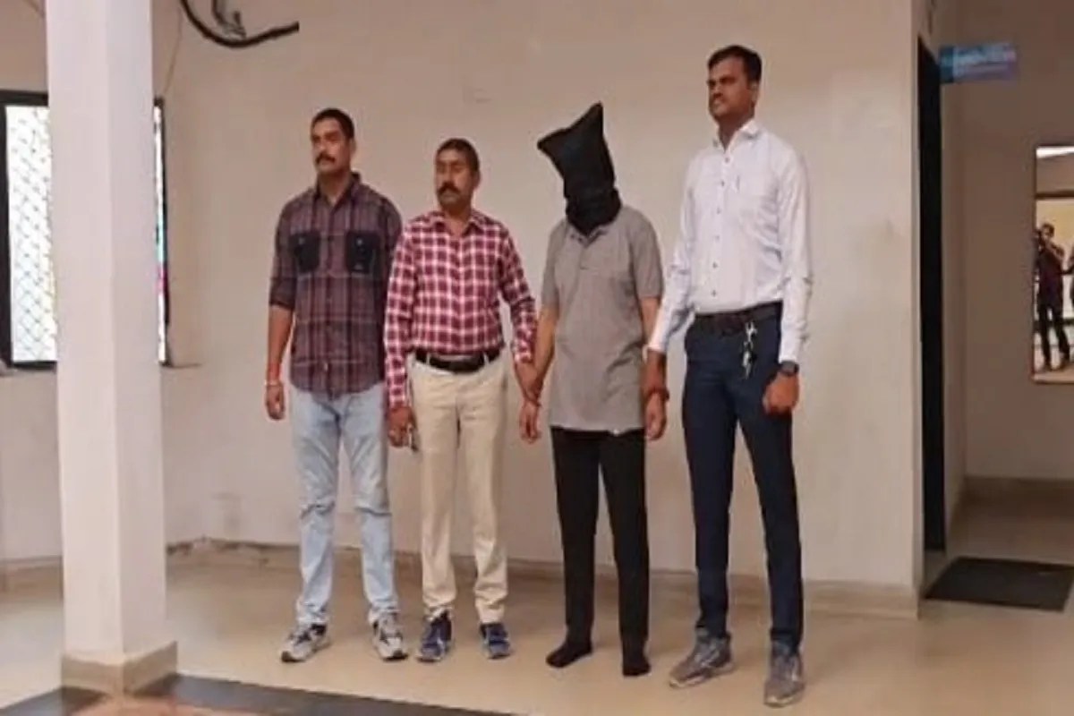 Video News: पत्थर से वार कर किशोरी की हत्या, मंगेतर गिरफ्तार