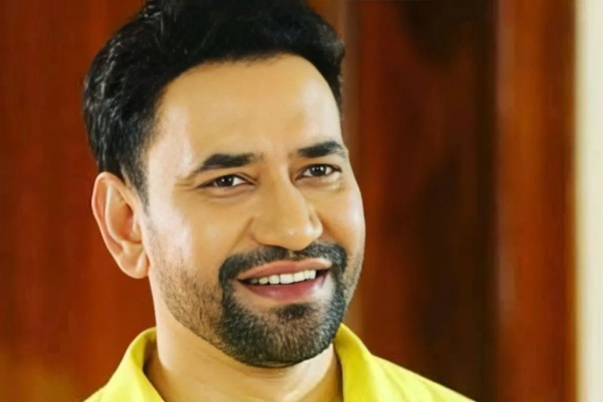 Karishma Kapoor, Dinesh Lal Yadav Crazy Fan of Karishma Kapoor, Nirahua Made 4 blockbuster Movie after Watching Raja Hindustani, Dinesh Lal Yadav used to get irritated by the name Nirahua,Bhojpuri, Bhojpuri Adda