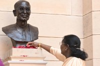 President Droupadi Murmu pays respect to Chakravarti Rajagopalachari