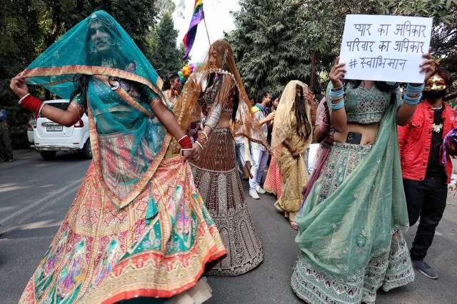 1090 चौराहे तक गूंजा संदेश — हम हैं, हमें स्वीकार करें