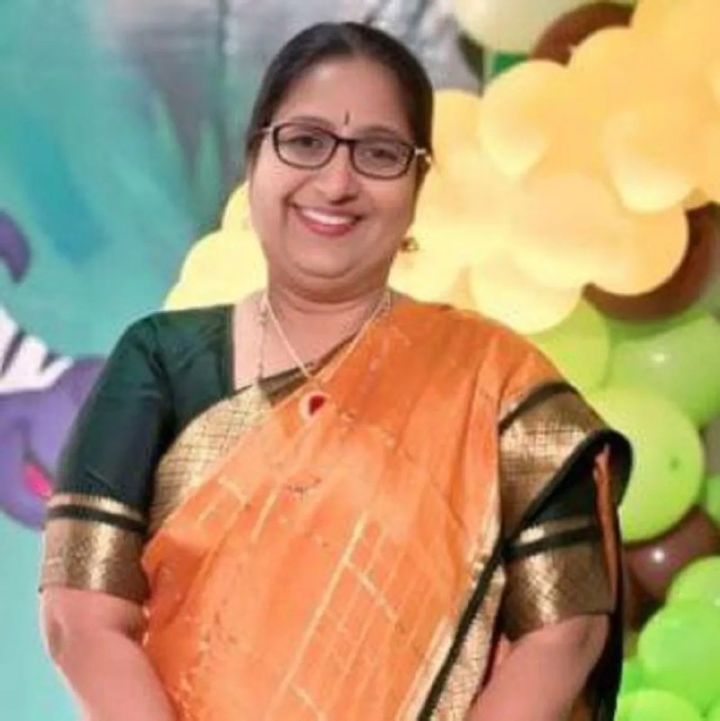 एस.आर.एस. कर्नाटक पब्लिक स्कूल रायनाल की प्रभारी उप-प्राचार्या डॉ. रेणुकाताई