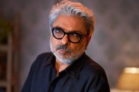 संजय लीला भंसाली को हार्ट अटैक आया है या नहीं। उनकी टीम ने खुद एक स्टेटमेंट जारी कर पूरी सच्चाई बता दी है।